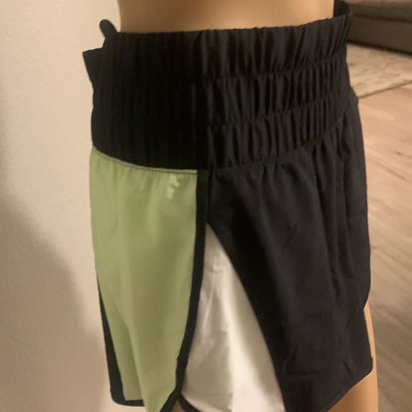 Avia Running Shorts, size L (12-14) Black/Flourescent Green - Picture 3 of 10